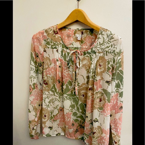 Stunning spring blouse! 🤩 - Picture 1 of 3